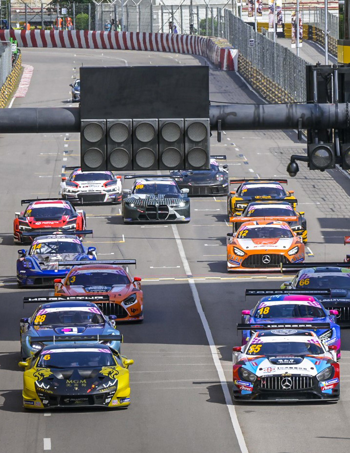 GP Macau 2022: Primeira corrida cancelada - Óleo na pista move