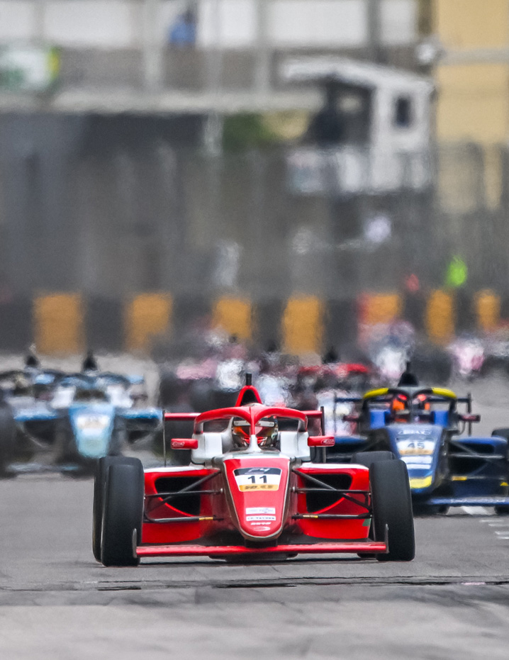 GP Macau 2022: Primeira corrida cancelada - Óleo na pista move